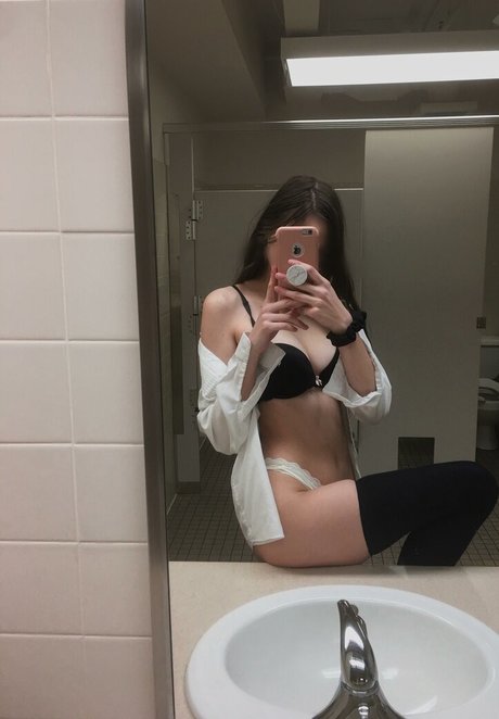 Foto di nudo di fuga di OnlyFans di May Vierra