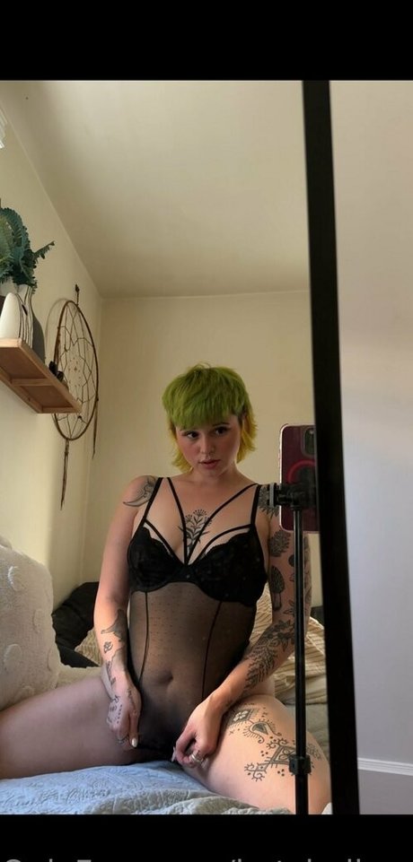 Foto di nudo di fuga di OnlyFans di Hotchellerae