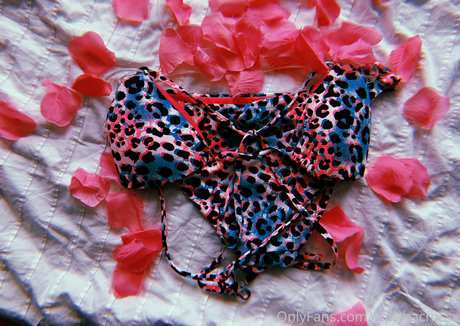 Xmishacrossx