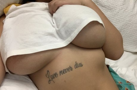 Foto di nudo di fuga di OnlyFans di Laurenjasmine
