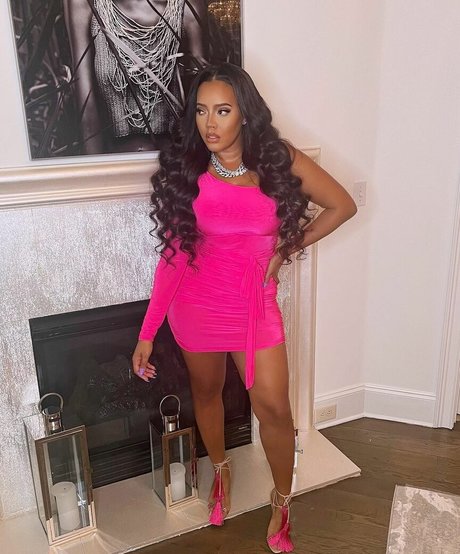 Foto di nudo di fuga di OnlyFans di Angela Simmons