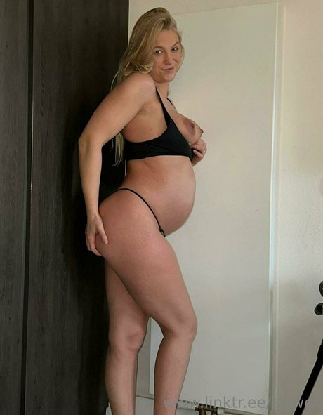 Foto di nudo di fuga di OnlyFans di Siswet19