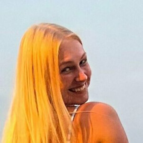 Foto di nudo di fuga di OnlyFans di Siswet19