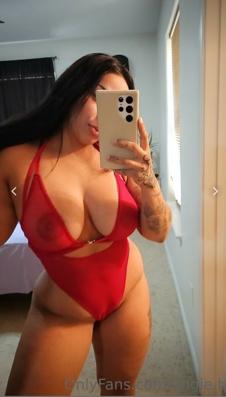 Foto di nudo di fuga di OnlyFans di Angie B