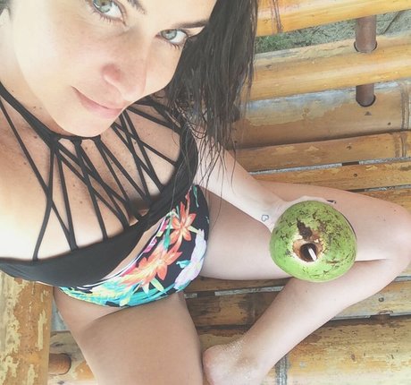 Foto di nudo di fuga di OnlyFans di Larissa Erthal