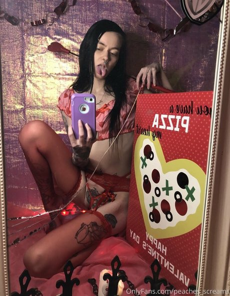 Foto di nudo di fuga di OnlyFans di Peacheyscreams