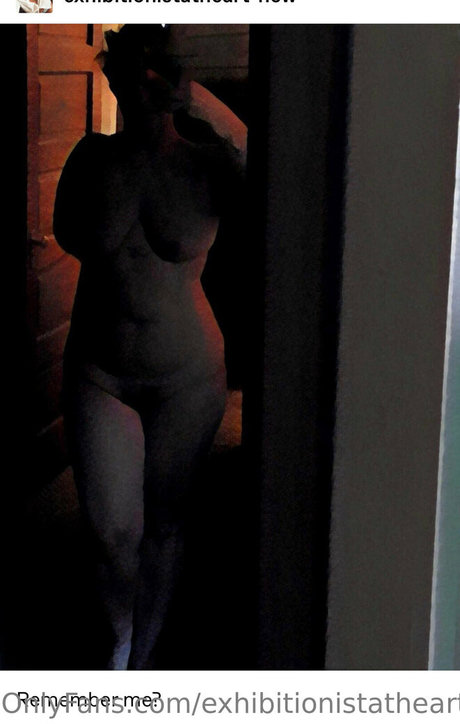 Foto di nudo di fuga di OnlyFans di Exhibitionistatheartxo