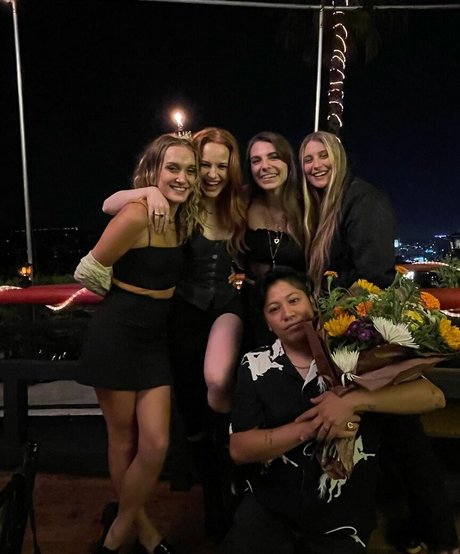Foto di nudo di fuga di OnlyFans di Madelaine Petsch