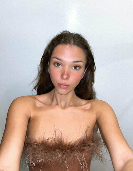 Foto di nudo di fuga di OnlyFans di Stepdaughter18