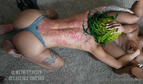 Foto di nudo di fuga di OnlyFans di Wetkittycity