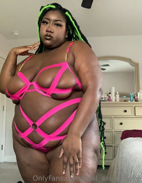 Foto di nudo di fuga di OnlyFans di Phatassphoebe