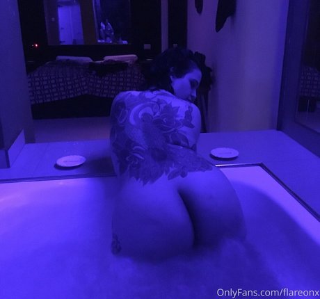 Foto di nudo di fuga di OnlyFans di Flareonx