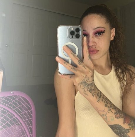 Foto di nudo di fuga di OnlyFans di Lightskindollxxx