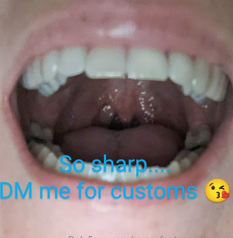 Annafeetcrushvore