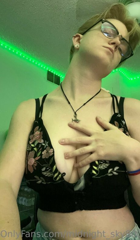 Foto di nudo di fuga di OnlyFans di Midnightsky80085