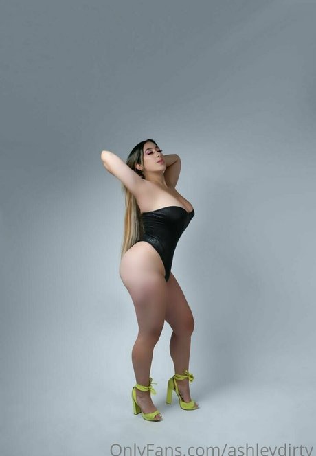 Foto di nudo di fuga di OnlyFans di Ashleydirty