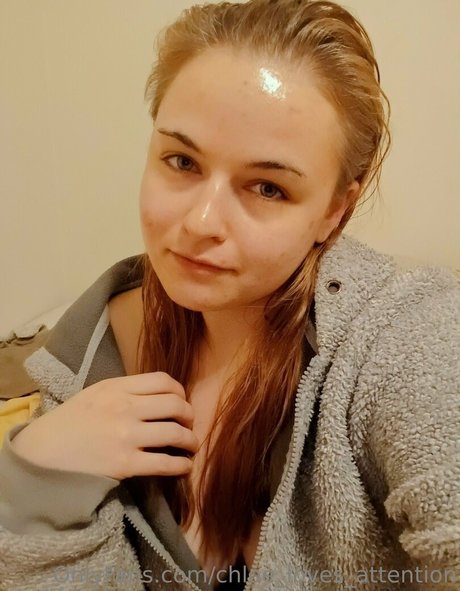 Chloelovesattention