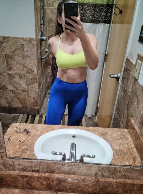 Foto di nudo di fuga di OnlyFans di Katerina