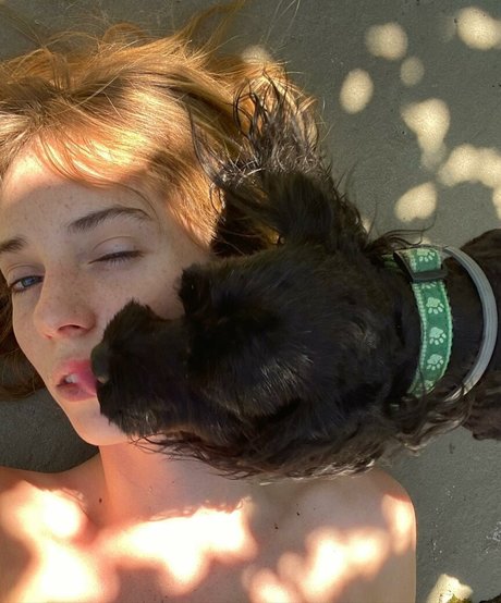 Foto di nudo di fuga di OnlyFans di Maya Hawke