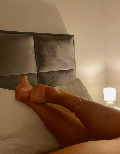 Foto di nudo di fuga di OnlyFans di Feetloretta