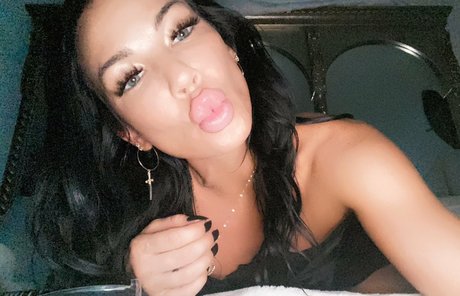 Foto di nudo di fuga di OnlyFans di Queenofthedollhouse