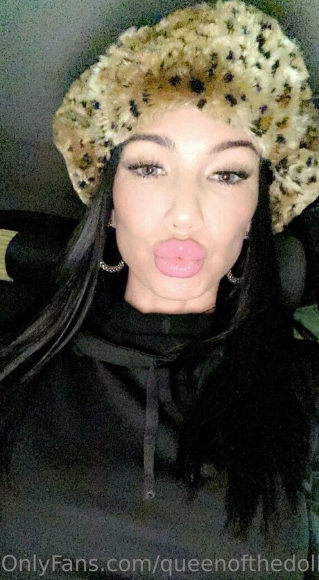 Queenofthedollhouse
