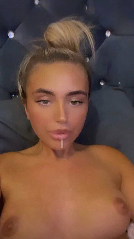 Foto di nudo di fuga di OnlyFans di Lilbratbabyyyx