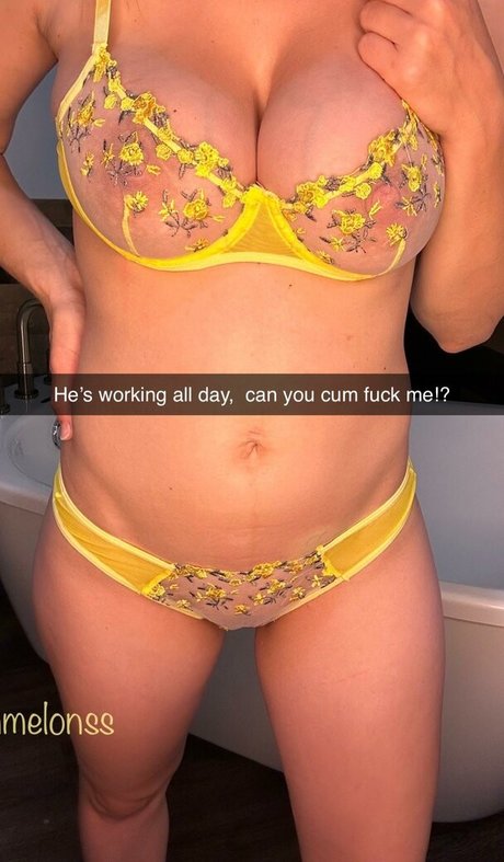 Foto di nudo di fuga di OnlyFans di Mommelonss