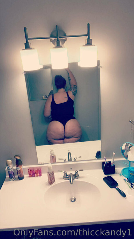 Foto di nudo di fuga di OnlyFans di Thicckandy1