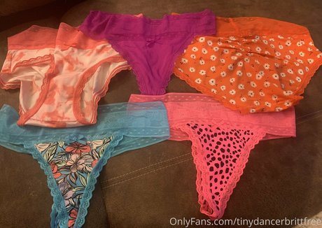 Foto di nudo di fuga di OnlyFans di Tinydancerbrittfree