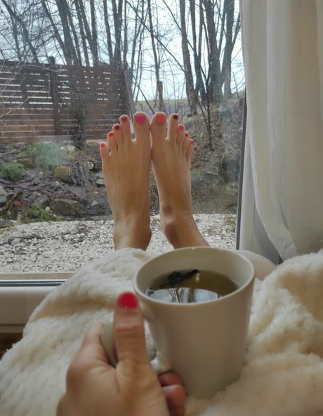 Foto di nudo di fuga di OnlyFans di Footjobsqueen