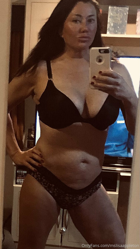 Foto di nudo di fuga di OnlyFans di Mslisaappleton