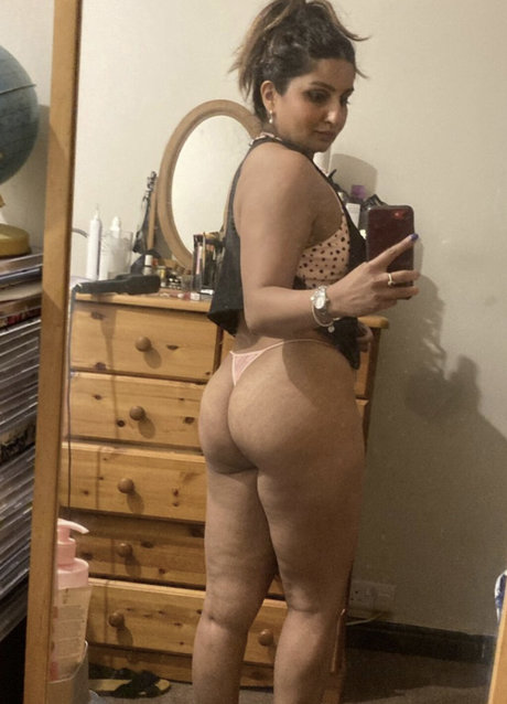 Foto di nudo di fuga di OnlyFans di Gujubear