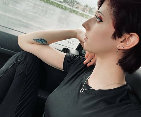 Foto di nudo di fuga di OnlyFans di Skullkitten
