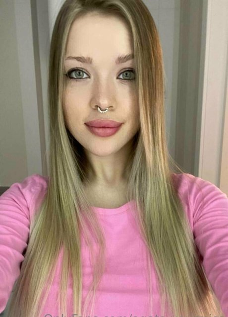 Foto di nudo di fuga di OnlyFans di Agatayourmiss