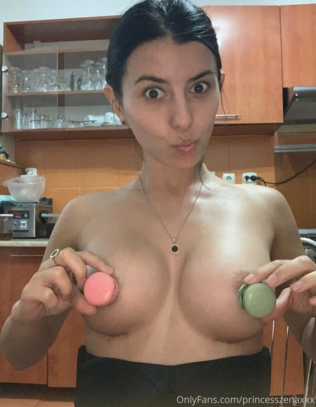 Foto di nudo di fuga di OnlyFans di Princesszenaxxx