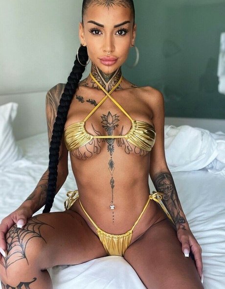 Foto di nudo di fuga di OnlyFans di Iinkiira