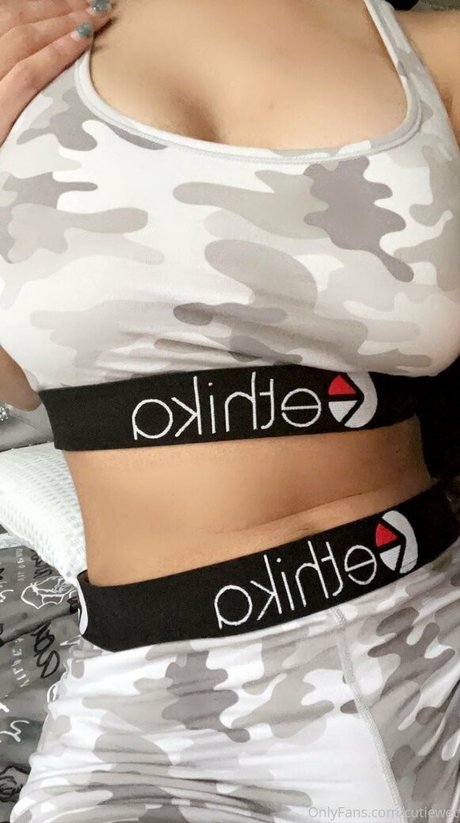 Foto di nudo di fuga di OnlyFans di Cutiewet