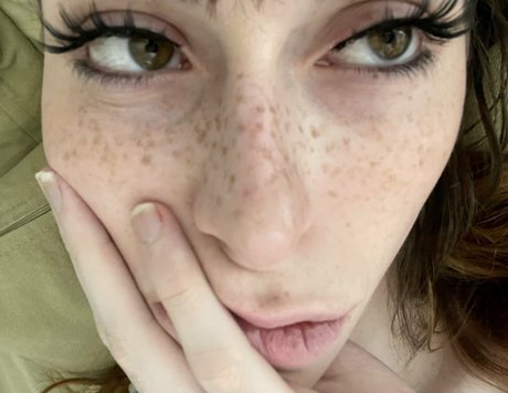 Foto di nudo di fuga di OnlyFans di Aria Faye