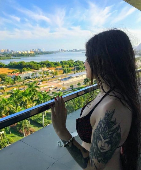 Foto di nudo di fuga di OnlyFans di Diretora Muniz