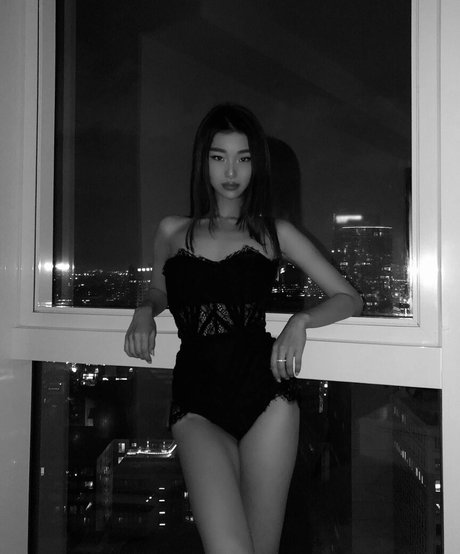 Foto di nudo di fuga di OnlyFans di Mari Bambei