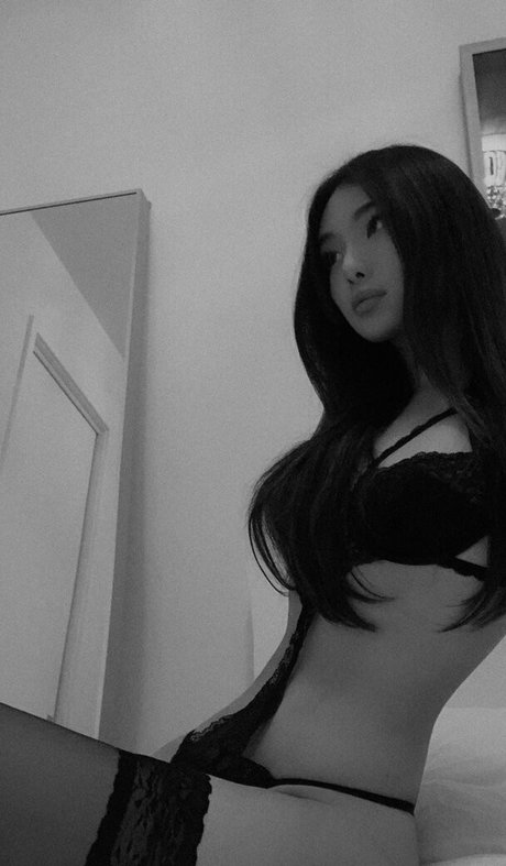Foto di nudo di fuga di OnlyFans di Mari Bambei