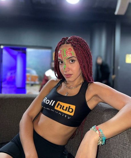 Foto di nudo di fuga di OnlyFans di Alizehxrouge