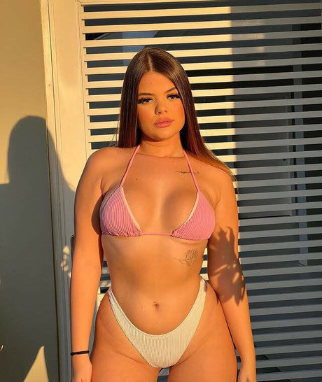 Foto di nudo di fuga di OnlyFans di Oliveiragigii
