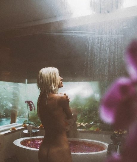 Foto di nudo di fuga di OnlyFans di Lauren Bullen