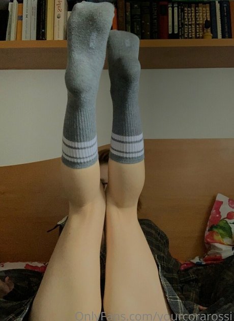 Foto di nudo di fuga di OnlyFans di Yourcorarossi