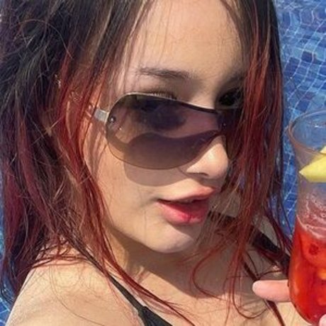 Foto di nudo di fuga di OnlyFans di Chxrrychick