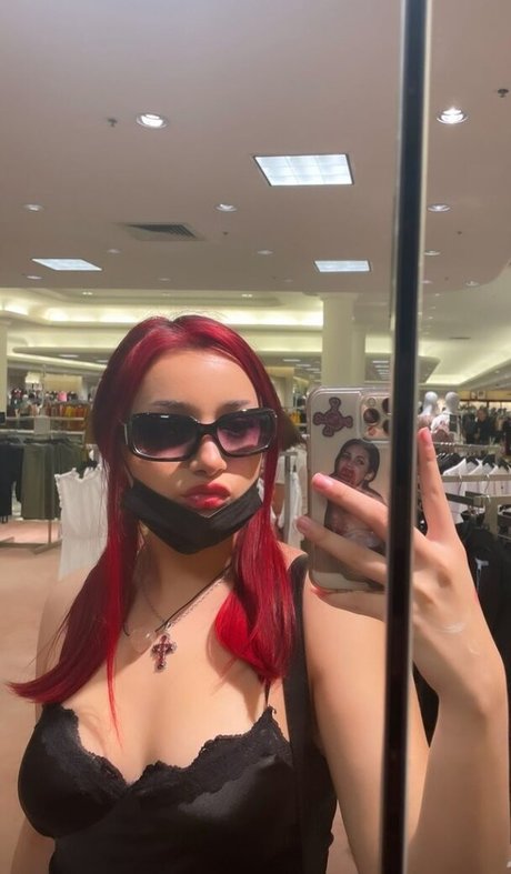 Foto di nudo di fuga di OnlyFans di Chxrrychick