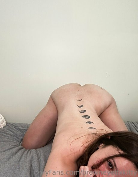 Foto di nudo di fuga di OnlyFans di Browneyedxkitty