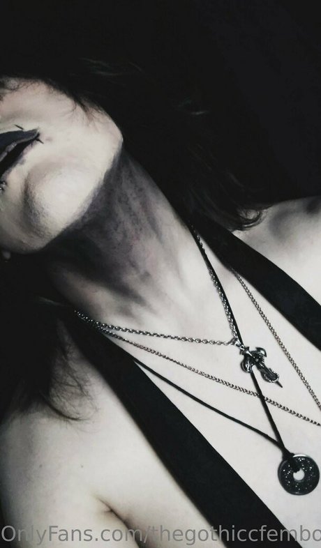 Foto di nudo di fuga di OnlyFans di Thegothiccfemboy